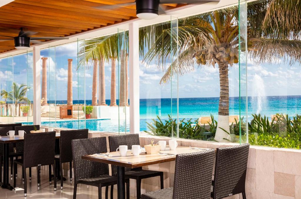 krystal cancun restaurant beach